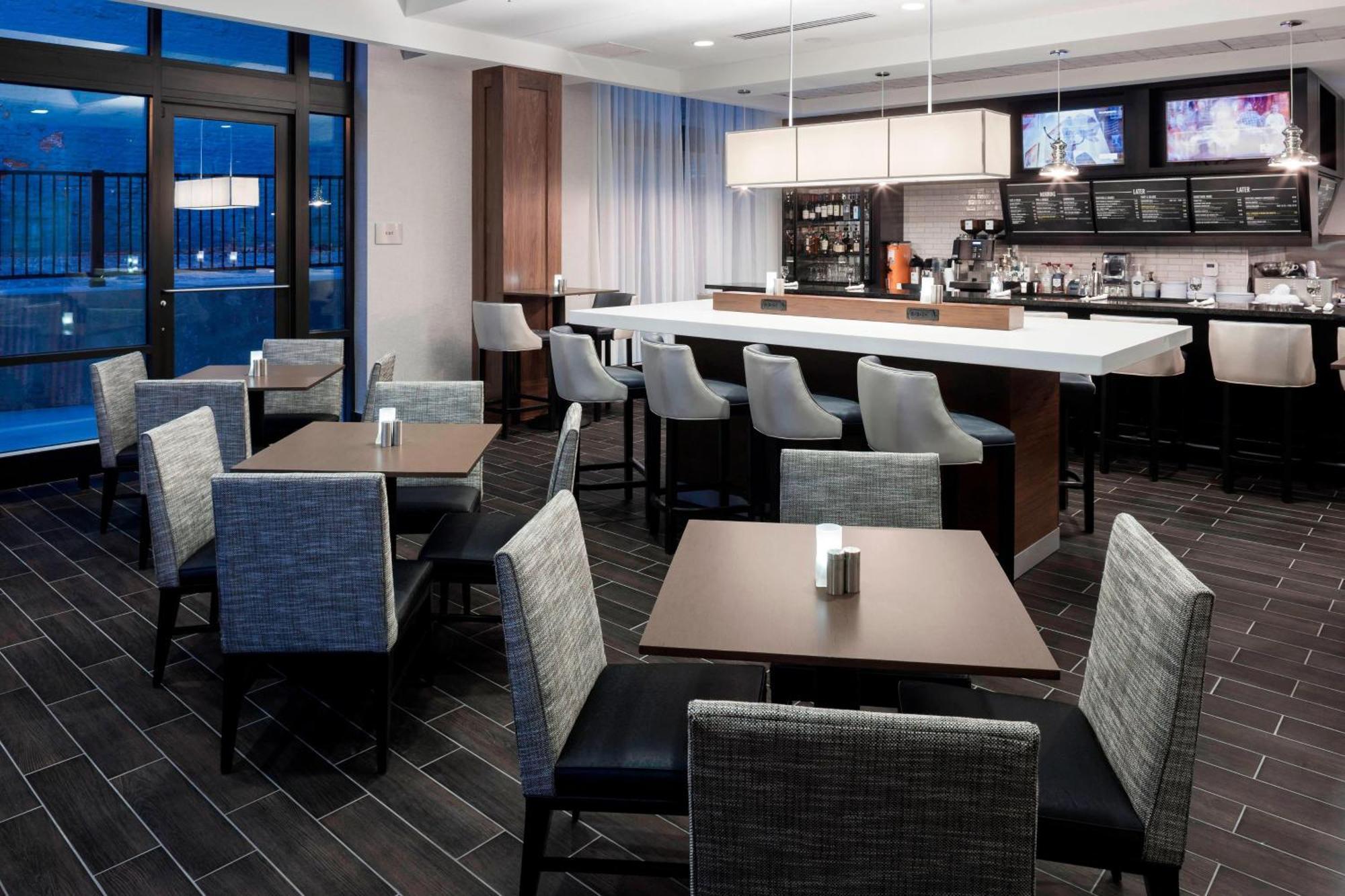 Courtyard By Marriott Richmond Downtown Otel Dış mekan fotoğraf