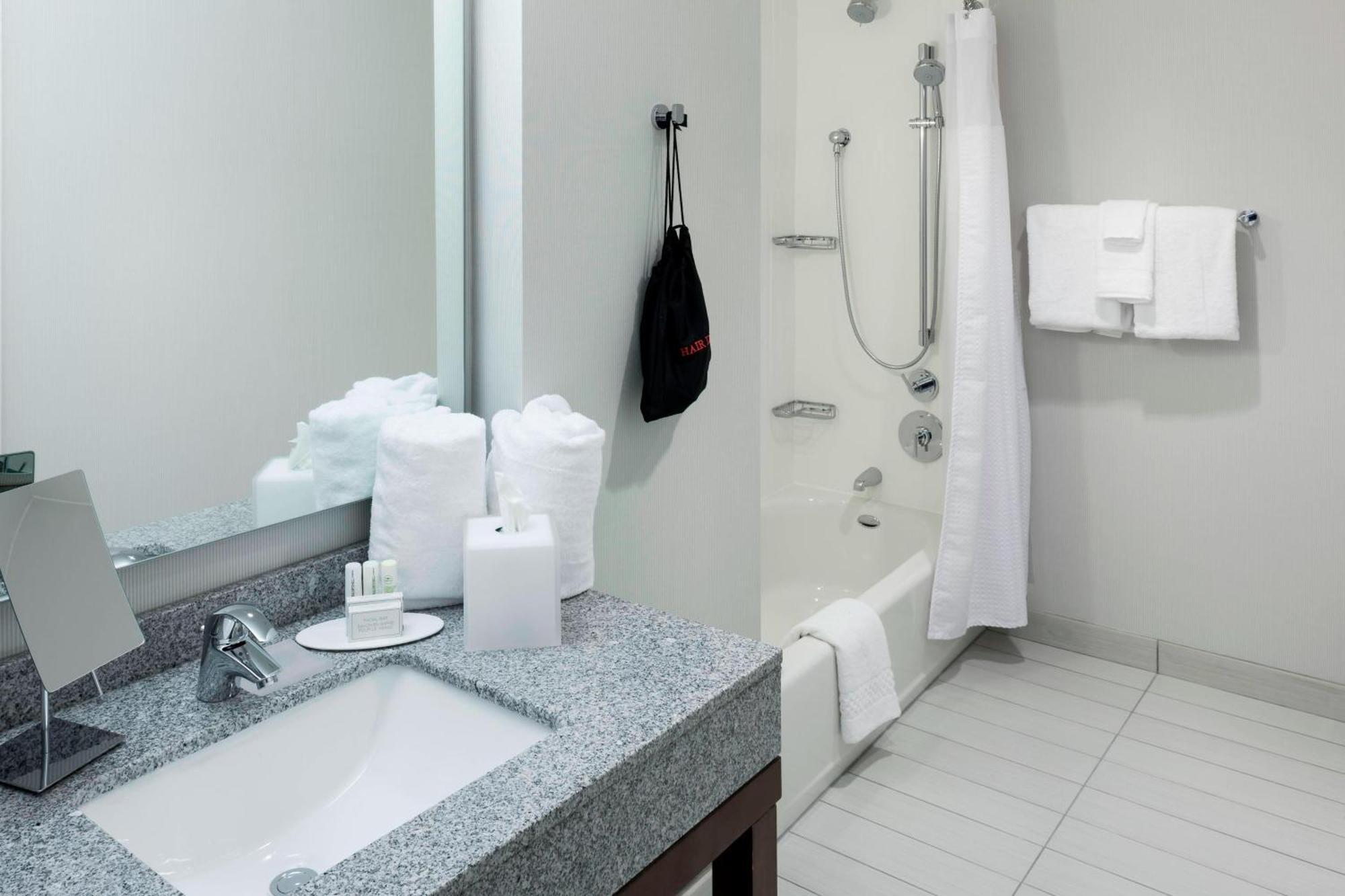 Courtyard By Marriott Richmond Downtown Otel Dış mekan fotoğraf
